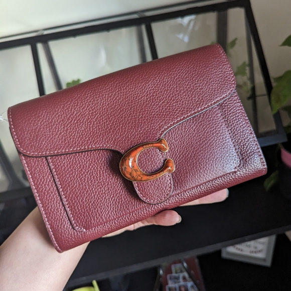 ❌SOLD❌Tabby Clutch Crossbody in Wine - Picture 2 of 4